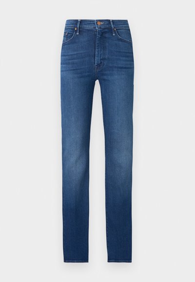 Σκούρο μπλε λεπτό τζιν με πέντε τσέπες και κούμπωμα με κουμπί, εμφανίζεται σε απλό ανοιχτό φόντο.