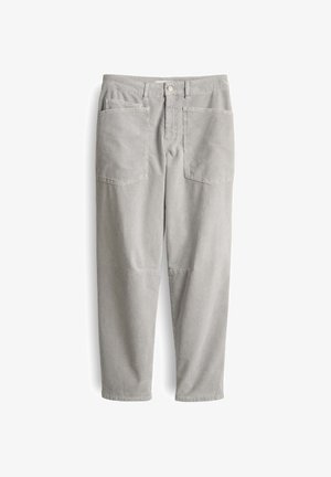 Helle graue Hose aus Baumwollmischung, mit hoher Taille, geraden Beinen und vier Taschen. Strukturiertes Gewebe mit sichtbaren Nähdetails.