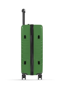 Grüner Hartschalenkoffer mit strukturierter Oberfläche, schwarzem Reißverschluss, ausziehbarem Griff und vier Rollen für Mobilität.