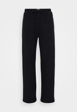 Pantaloni negri cu picioare largi, confecționați dintr-un material moale, având un cheson cu șnur și două buzunare frontale. Textură fină cu o formă lejeră.