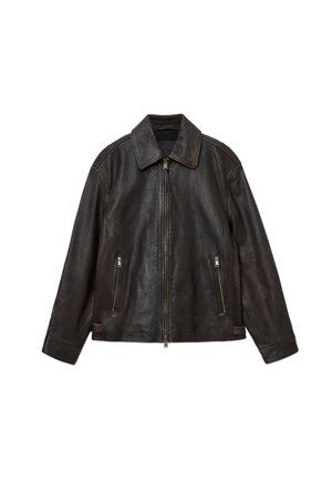 Bruine leren jas met een strak ontwerp, grote kraag, ritssluiting aan de voorkant en twee ritszakken. Soepele textuur en op maat gemaakte pasvorm.