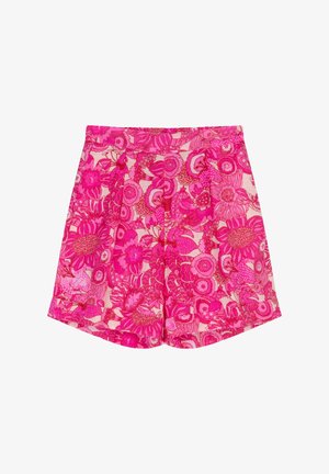 Roze shorts met hoge taille en een levendig bloemenpatroon met verschillende bloemen en bladeren in tinten roze en rood.