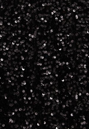 Zwart stof bedekt met dicht op elkaar aangebrachte ronde pailletjes, die licht reflecteren met een glanzende afwerking, wat een textuur en glinsterend oppervlak creëert.