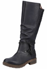Botte en cuir noir montante avec un design froissé, un lien tressé, des accents texturés et un talon en bois empilé. Présente un détail de logo.