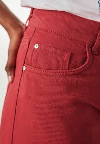Next Trapezaste traperice - red