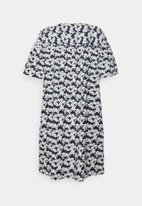 Navyblaues Kleid mit floralem weißen Muster, kurzen Puffärmeln und gerafftem Ausschnitt, aus leichtem, atmungsaktivem Stoff gefertigt.
