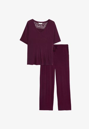 Completo da casa color bordeaux composto da una maglietta a maniche corte con scollatura a V e dettagli in pizzo, abbinata a pantaloni con cordino, entrambi realizzati in tessuto morbido e liscio.