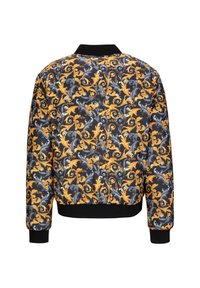 Bomberjack met een zwarte achtergrond en draaiende oranje, grijze en witte bloemenpatronen; heeft een zwarte ribgebreide kraag en manchetten.