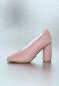 Ροζ γυναικείο παπούτσι με ψηλό τακούνι, στρογγυλεμένη μύτη και χοντρό κυλινδρικό τακούνι σε λείο ανακλαστικό επίπεδο.