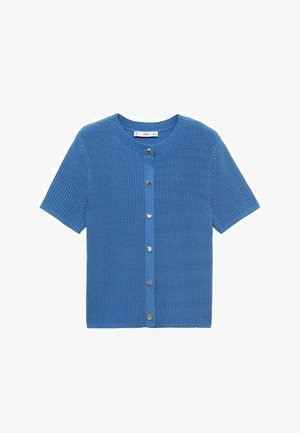 Cardigan bleu à manches courtes avec une texture côtelée, encolure ronde et cinq boutons métalliques sur le devant.