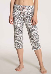 Lichte, cropped pyjamabroek met een witte basis, voorzien van een bloemenpatroon in roze en groen. Touwtje in de taille. Zachte textuur.