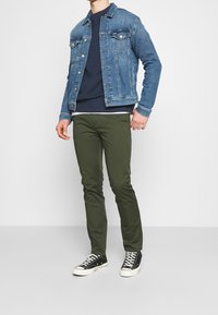 ARKET Tygbyxor - green