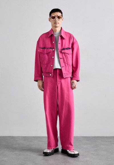 Études LOOSE JACKET - Denimová bunda - fuchsia