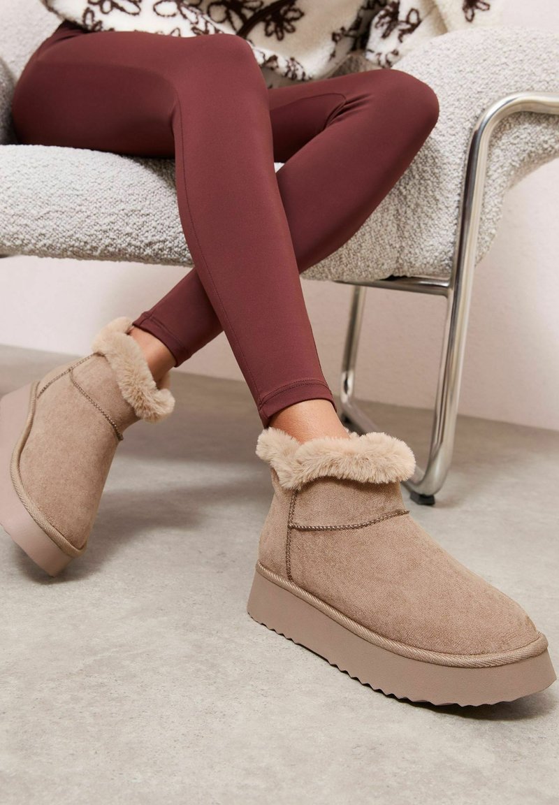 Friends Like These REGULAR FIT COSY BORG EDGE Winter boots