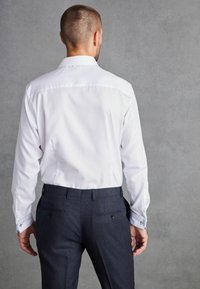 Next SIGNATURE TRIMMED DOUBLE CUFF SLIM FIT - Andre accessories - white