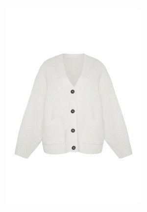 Cardigan bianco lavorato a maglia con scollo a V, maniche lunghe, due tasche anteriori e sei bottoni scuri. Presenta un tessuto testurizzato e una vestibilità ampia.