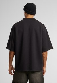 Urban Classics SCUBA TEE - Pamata T-krekls - black