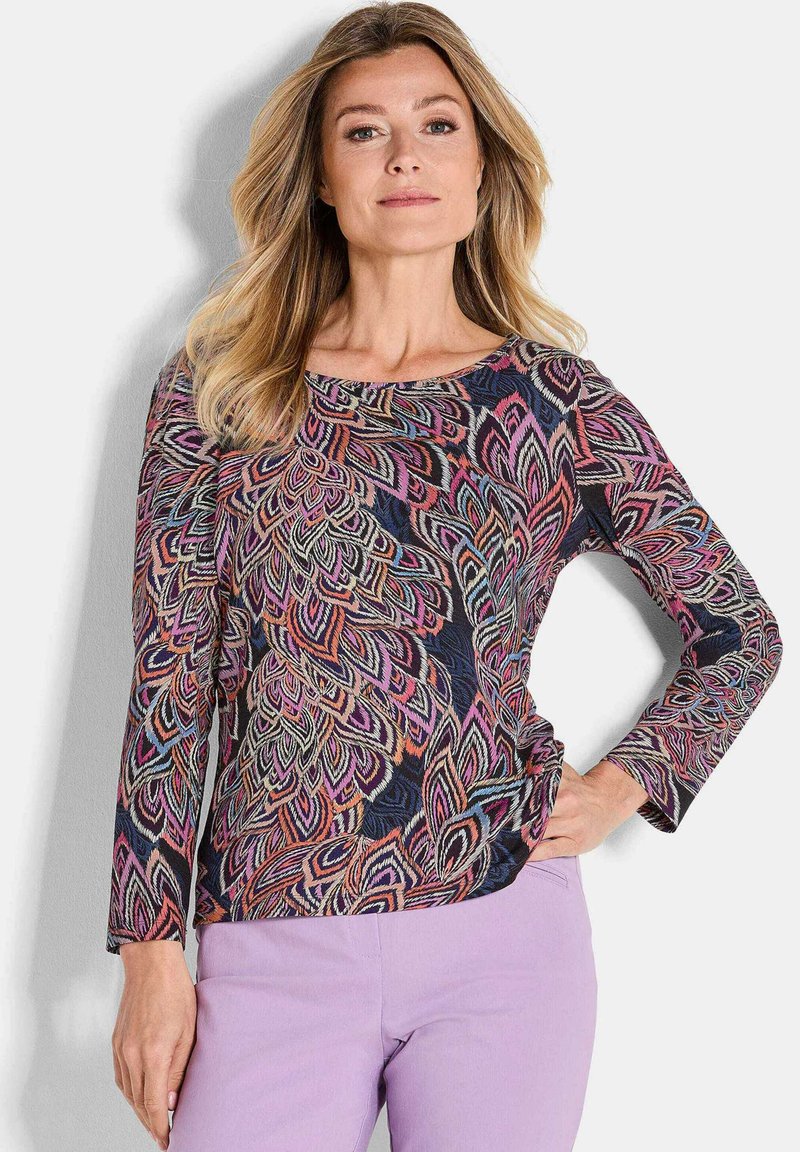 Langsleeve top in donkerblauw met multikleurige bladerenpatronen. Comfortabele stof met een ronde halslijn en een relaxte pasvorm.