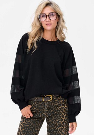 - Sweter