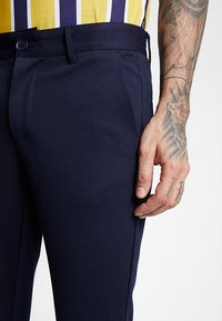 Only & Sons ONSMARK SLIM PANT - Chinos - dark navy