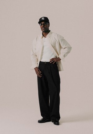 Uvrstitev 13: BLKVIS - SCRIPT SHIRT - Srajca