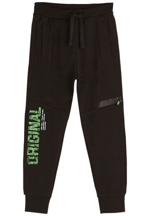 Schwarze Jogginghose mit Kordelzug in der Taille, Seitentaschen, grüner Reißverschlusstasche am Oberschenkel und grünem "ORIGINAL"-Schriftzug mit kleinerem weißem Text am linken Bein.
