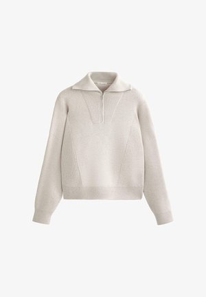 Bež pulover z dolgimi rokavi, pol-zadrgo na ovratniku in rebrasto teksturo na rokavih, ovratniku ter robu.