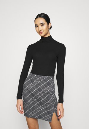 PCPIPPI ROLLNECK - Top s dlouhým rukávem - black