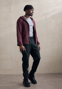 Nike Performance UNLIMITED - Träningsjacka - burgundy crush/black