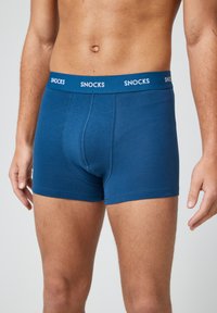 SNOCKS 6 PACK MIT FARBIGEM BUND - Trunks - blaue streifen
