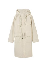 Abrigo largo color beige claro hecho de una tela de textura suave. Cuenta con capucha, cintura ajustable con cordón y cuatro bolsillos frontales.