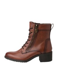 Botas de tobillo de cuero marrón con acabado texturizado, con cordones en la parte frontal y cremallera lateral. Tacón bajo tipo bloque y tira en la parte trasera.