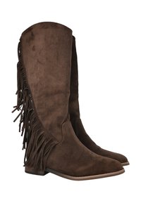 Botas altas hasta la rodilla de ante marrón con punta puntiaguda y detalles de flecos laterales; tacón plano; textura suave, diseño sencillo.