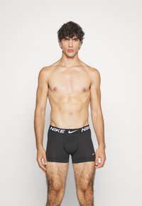 Nike Underwear ESSENTIAL TRUNK 3 PACK - Boxerbriefs - black/grey