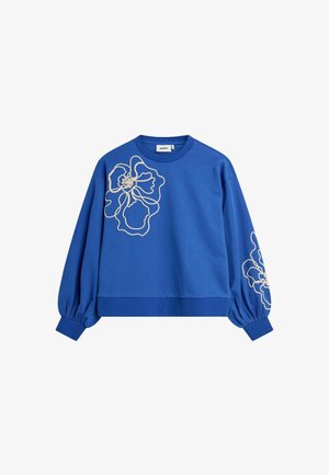 Niebieski sweter z długimi, bufkowymi rękawami i okrągłym dekoltem. Z przodu widnieje biały haft w kwiaty. Miękka tekstura materiału.