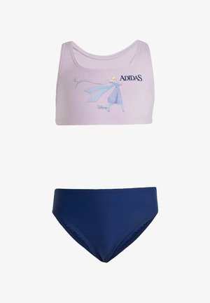 Lichtpaarse sportbeha met een blauwe print van een personage en het logo "ADIDAS"; gecombineerd met donkerblauwe bikinibroekjes. Zacht, rekbaar materiaal.