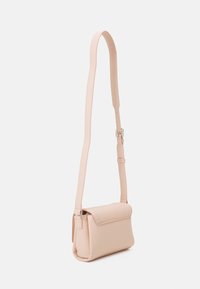 Calvin Klein ELEVATED CROSSBODY - Sac bandoulière - spring rose