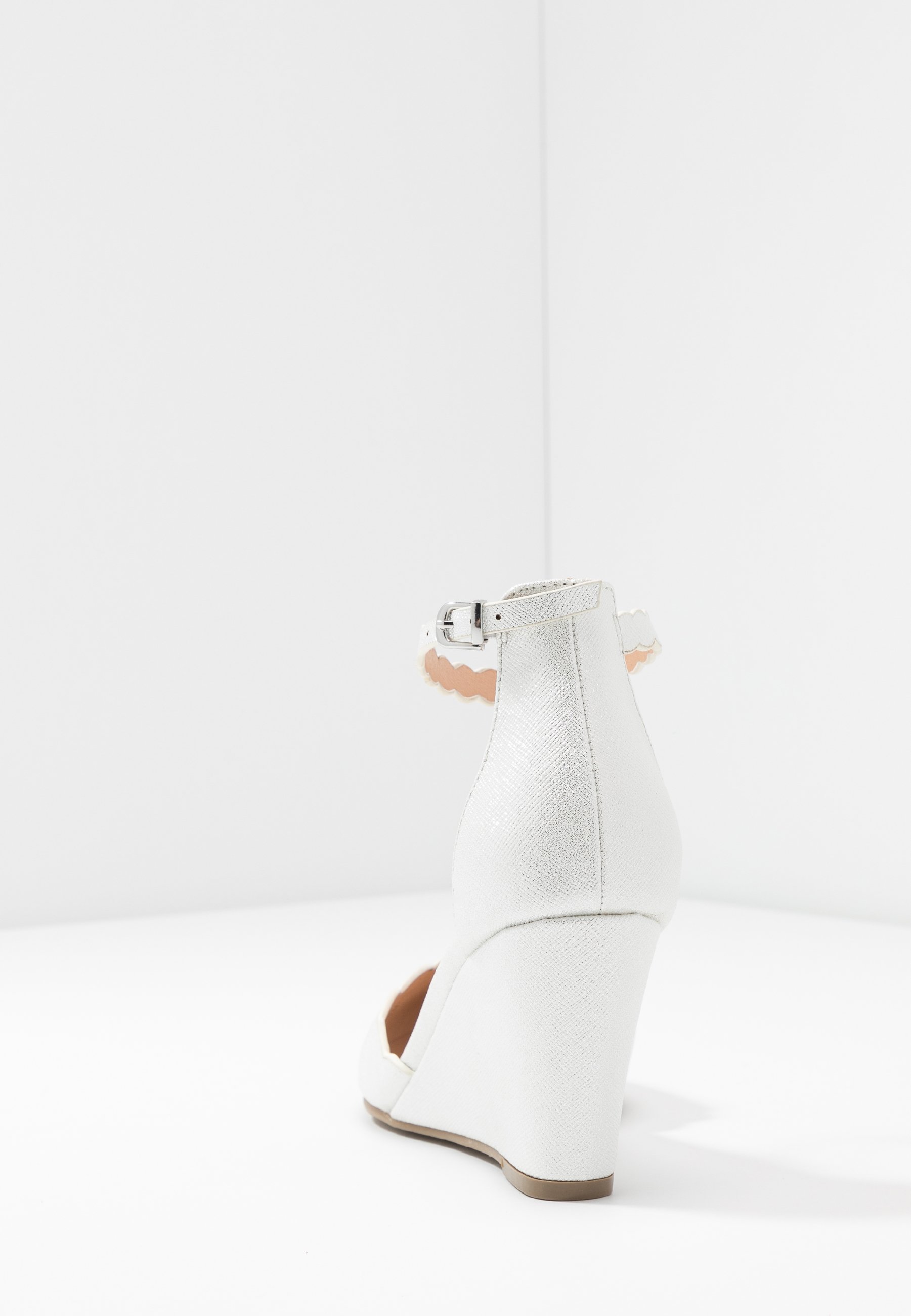Brudskor white shimmer Brudskor white shimmer