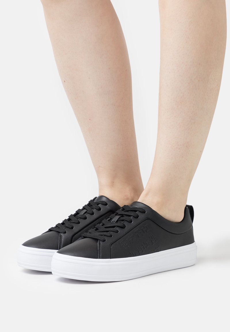 Tommy Hilfiger EMBOSSED VULC - Sneaker low - black