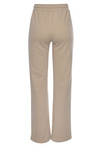 Beige Baumwoll-Sweatpants mit lockerer Passform, elastischem Bund und geraden Beinen. Glatte Textur ohne sichtbare Muster oder Verzierungen.