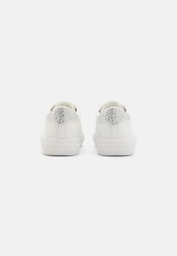 MICHAEL Michael Kors GROVE LACE UP - Sneakers - optic white