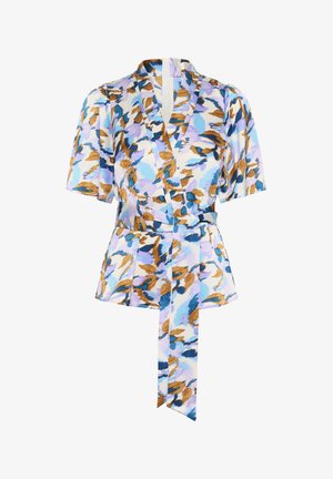 Kratka bluzica z zavitkom iz teksturirane tkanine, ki prikazuje večbarvni abstraktni vzorec v modrih, rjavi in sivkastih tonih. Vključuje pas za vezanje.