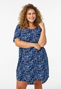 Zizzi DAY DRESS - Denné šaty - blue ditsy flower