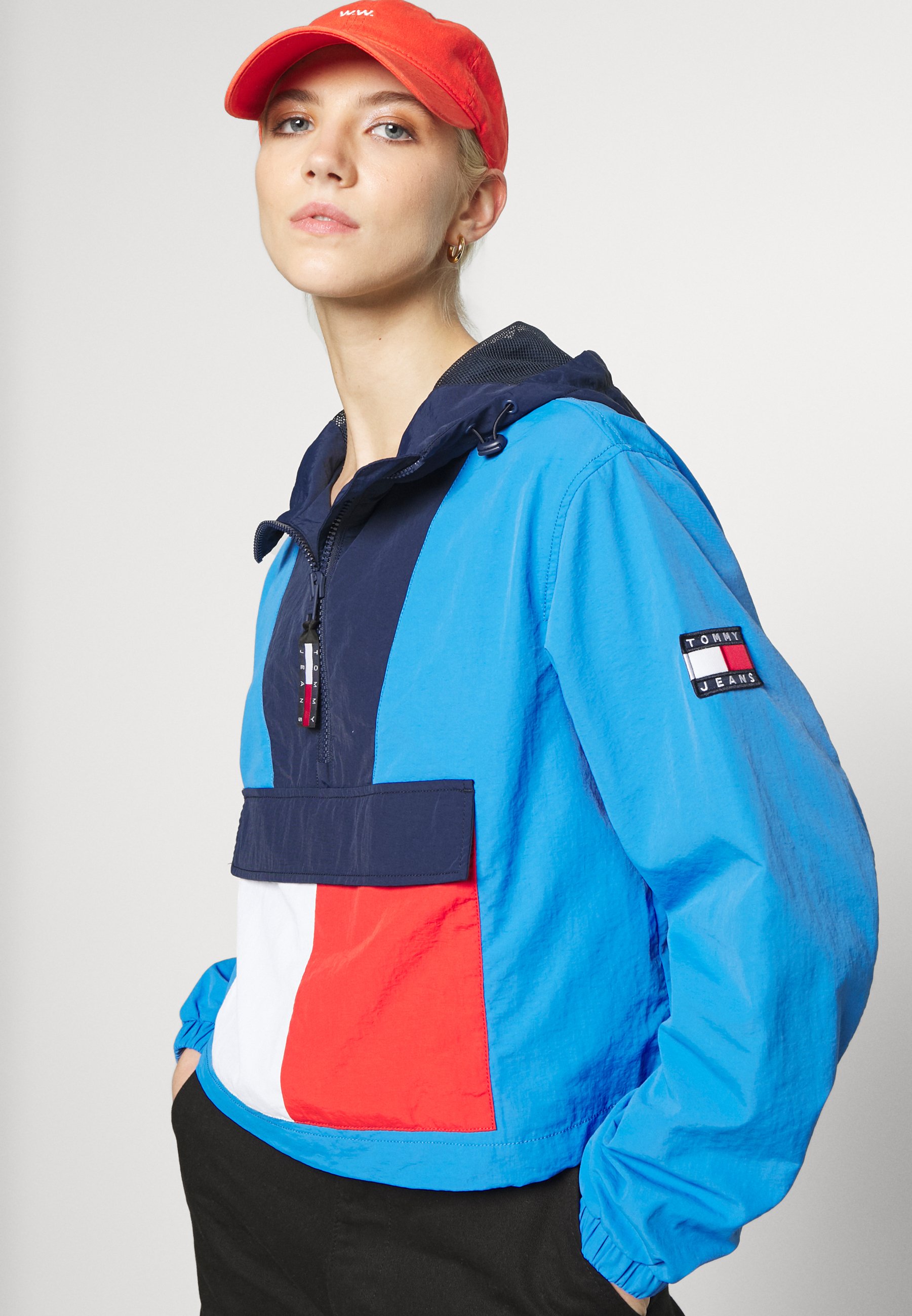 Tommy Jeans Chicago Crop Popover Windbreaker Electric aqua/multi, Women's, Size: Medium, Blue