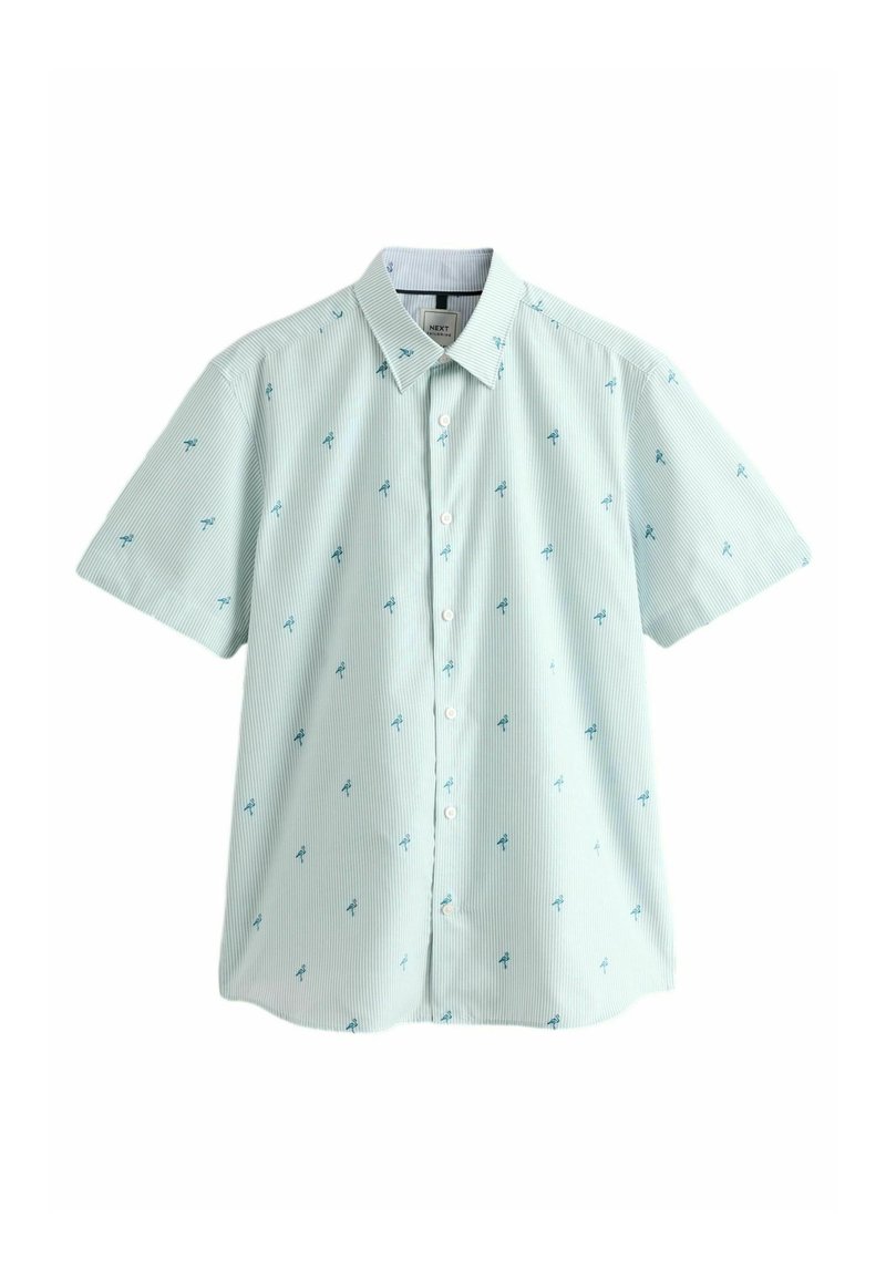 Camisa de manga corta de color verde claro con un patrón a rayas que presenta pequeños motivos de palmeras azules, diseño con cuello y cierre frontal de botones.