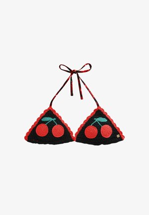Schwarzes gehäkeltes Bikinioberteil mit roten gewellten Rändern, roten Kirschmotiven, grünen Stielen und rot-schwarzen Bindebändern.