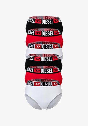 Six slips de marque Diesel en noir, rouge et blanc, empilés verticalement avec des ceintures élastiques épaisses affichant le logo en noir, blanc et rouge.