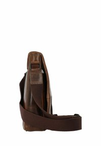 Borsa messenger in pelle marrone con bordo superiore seghettato, unica tracolla regolabile in tessuto e tasca laterale con chiusura in metallo.