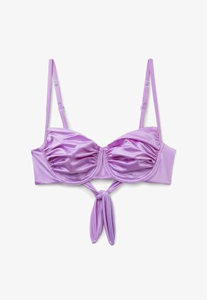 Fliederfarbener Satin-Bralette mit gerafften Cups, Bügelunterstützung, verstellbaren dünnen Trägern und vorderem Knoten-Detail.