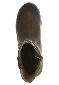 Ruskea mokkanahkainen nilkkuri, jossa on sivuvetoketju ja vetokappale, kuvattuna ylhäältäpäin, näyttäen pyöristetyn varvastilan ja sisävuoren.